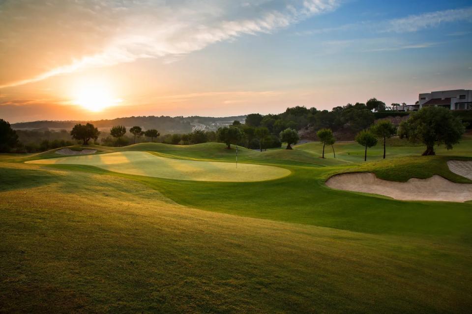 Ideální místo pro milovníky golfu a&nbsp;krásných výhledů na pobřeží Costa Blanca